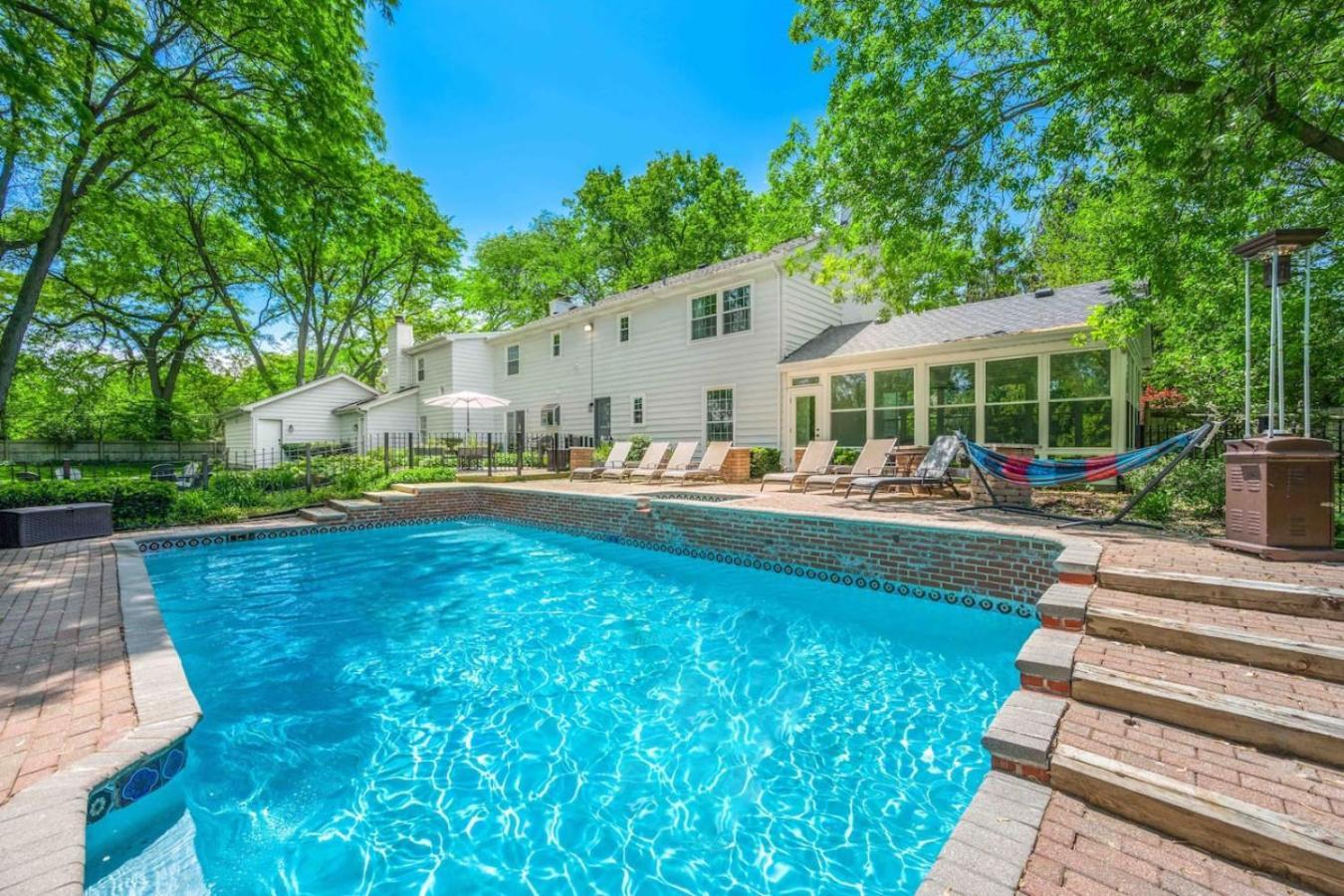 Spacious, Luxury Renovated Home With 4 Kings, Firepit Glen Ellyn Dış mekan fotoğraf